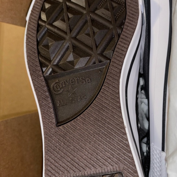 Converse - Picture 5 of 9